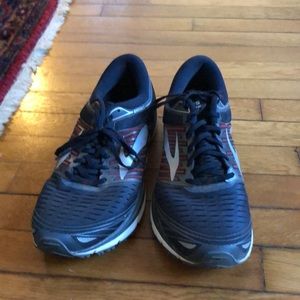 Men’s running shoes